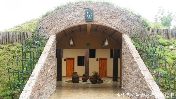 景区最“奇葩”的厕所,让游客分不清男女厕,网友:画蛇添足!