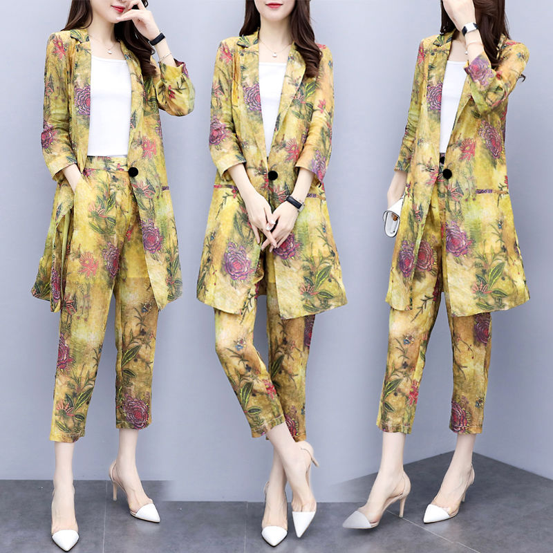 初秋出去浪，别穿裙!推荐这8款套装，40~55岁女人穿上超美