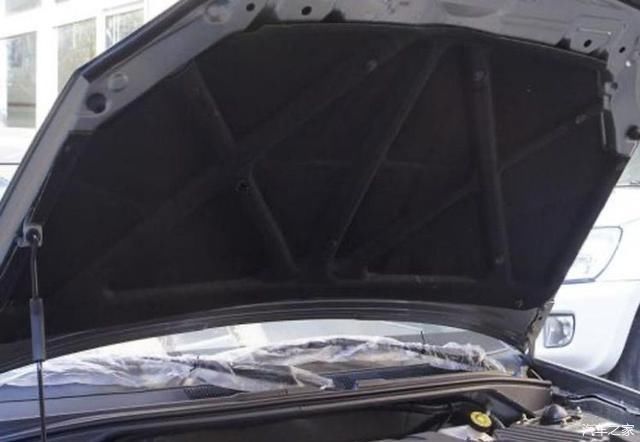  【独立悬挂】您的爱车表面上光鲜亮丽，但是您看不到的地方车企们省了很多钱