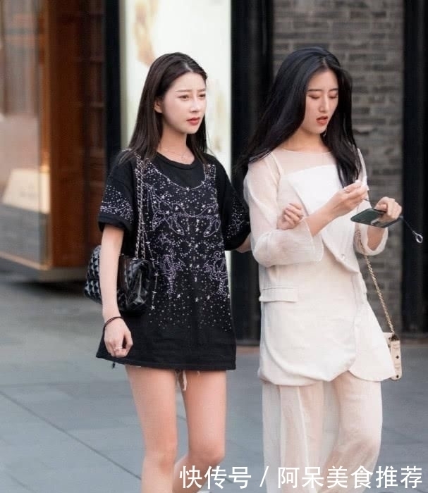  飞起：最近街头火了一种裙子“站着是长裙，走路变裤子”，潮到飞起