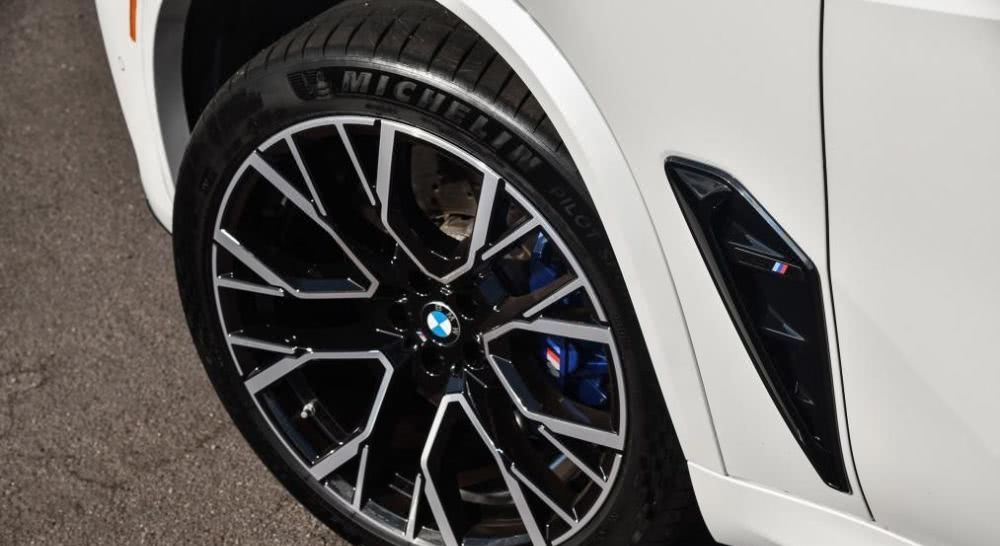  『SUV』3.8秒的大型豪华SUV：赏析2020款全新宝马X5竞赛版