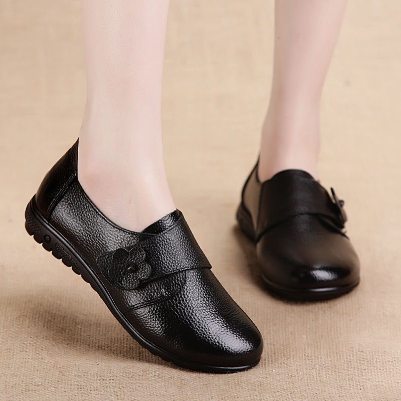 小个子女人，出门别总穿高跟鞋!如今流行这样的软软鞋，优雅舒适