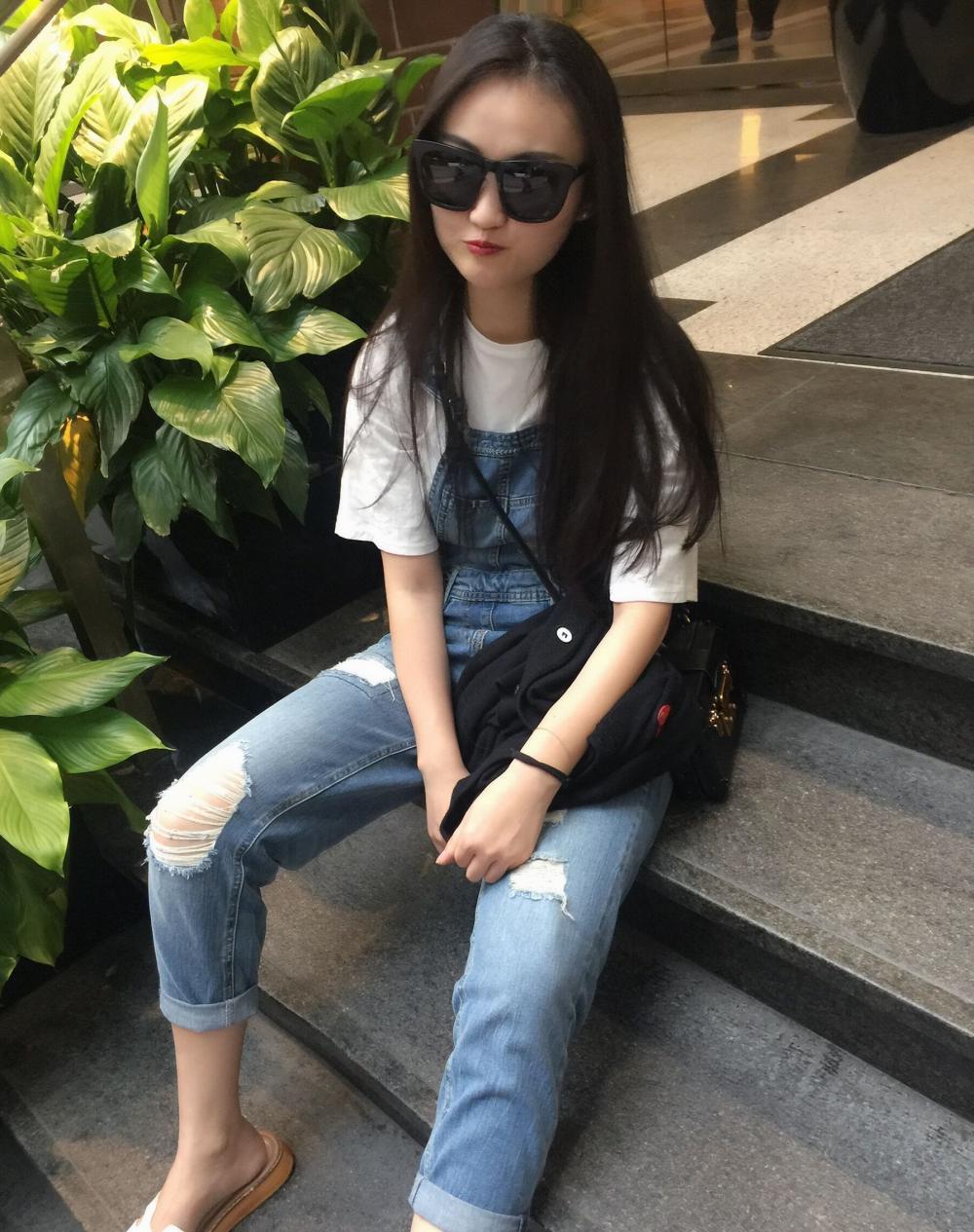 微胖女生穿牛仔裤, 5个搭配技巧, 让您长裤短裤都穿得减龄漂亮!