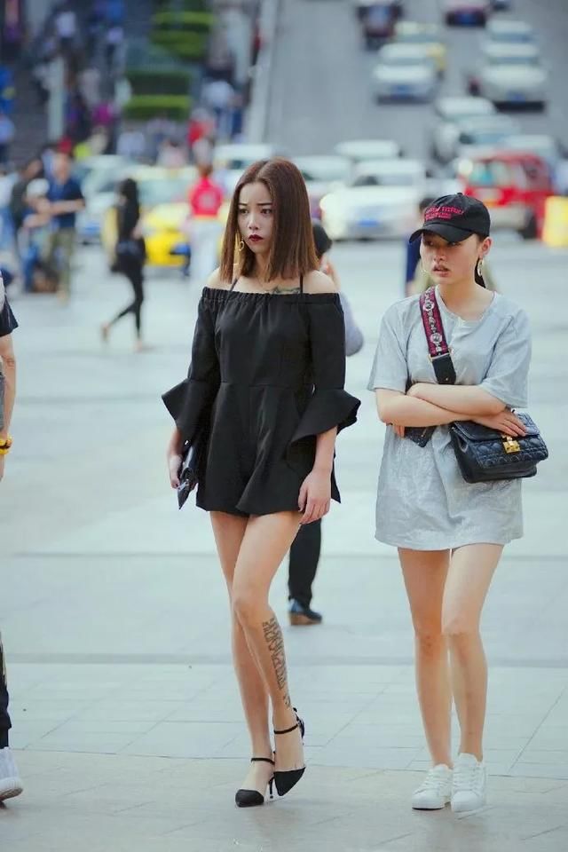  『服饰』紧身服饰搭配高跟鞋，秀出女性魅力的好身材