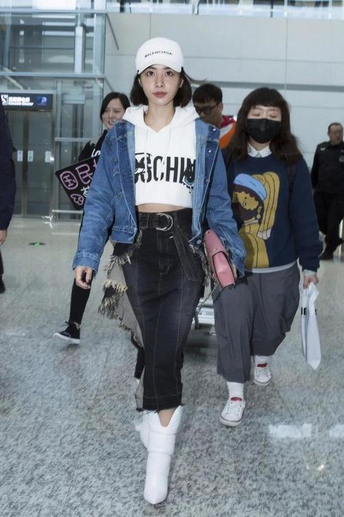 蔡依林也真敢穿!裤子都快穿到胸了!网友:腿短穿到脖子都没用!