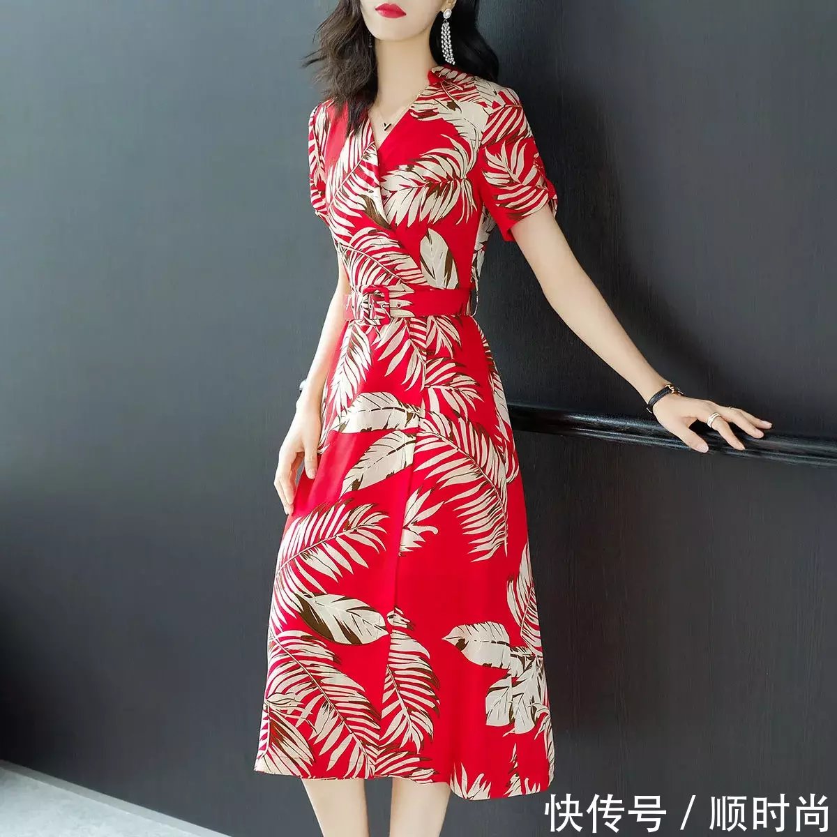 今年很潮流的几款连衣裙，时尚又不贵，三伏天穿时髦又清爽