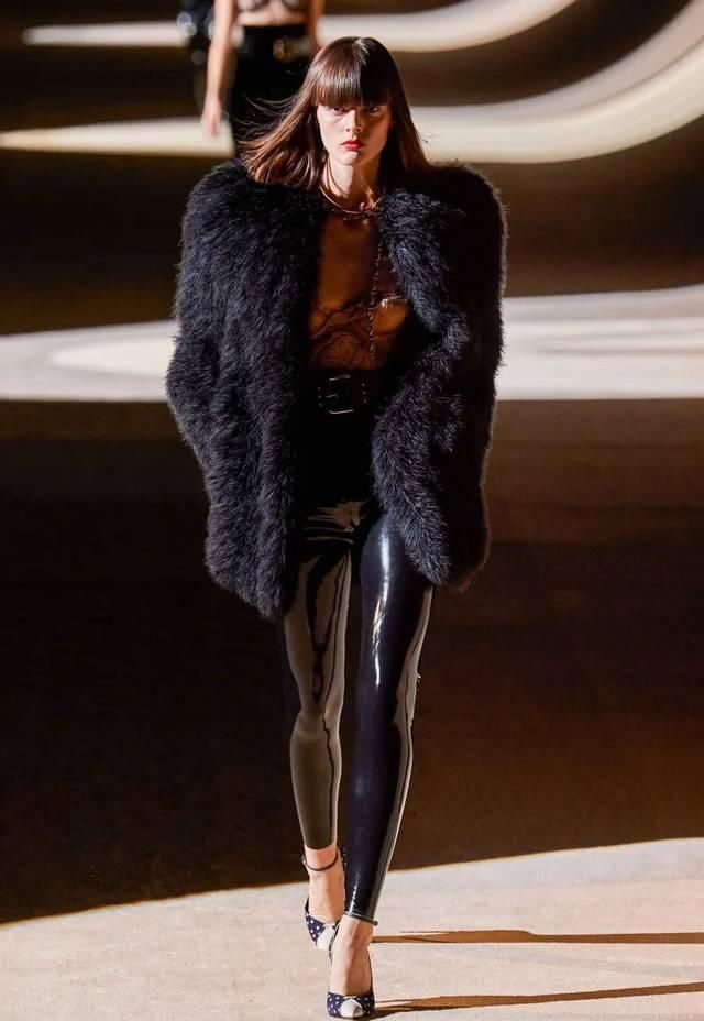  『系列』一场关于女性自我解放的革命：Saint Laurent 2020秋冬时装系列！