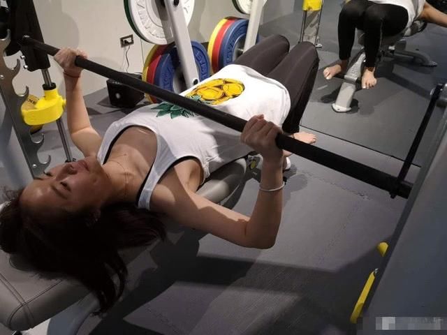 林心如狂健身 自称手已废还得罪了教练 网友：被丑照刺激到了？