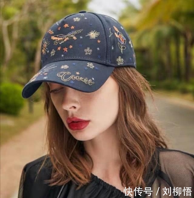 时髦:今年春夏最时髦的帽子款式,入手一款准没错!