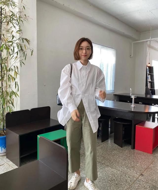  #一大#穿阔腿裤怎么上厕所？这一大难题终于得到了解决！