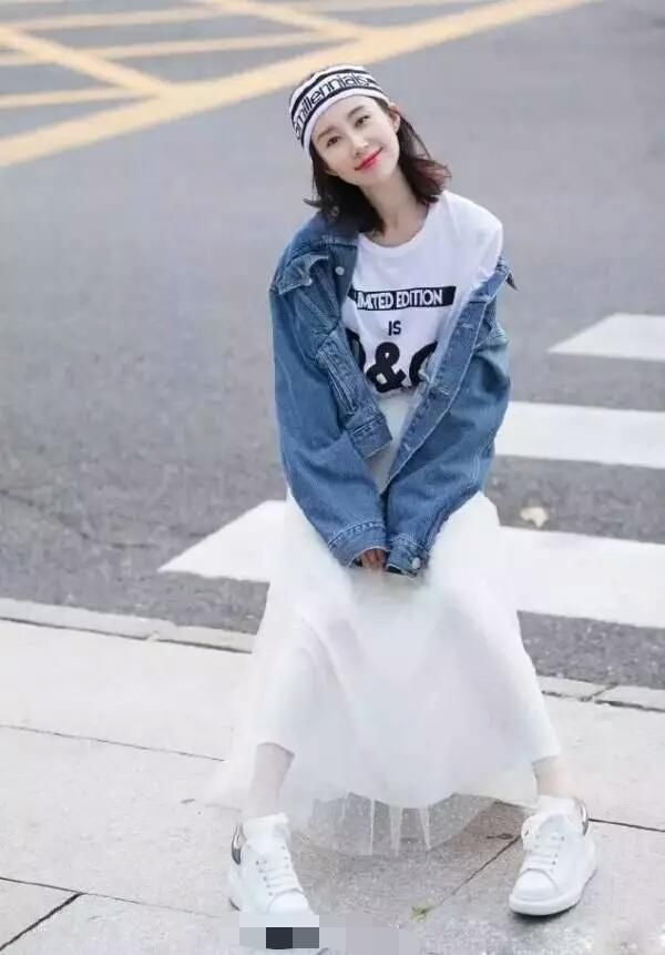 关晓彤提前过冬张子枫红配绿，这次迪丽热巴的衣品也是不敢恭维!