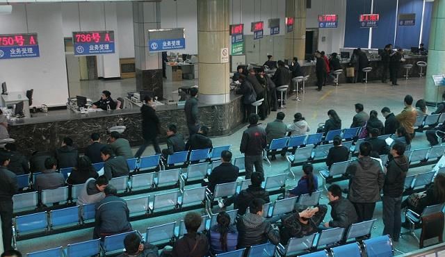 车管所好消息：年检3项新政策实施，车主：车窗终于干净了