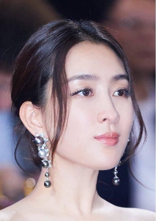 【发型设计】头大脸大女生适合什么刘海?缩放脸型的刘海,新颖独特美