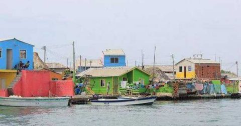 世界上最拥挤的小岛 仅半个足球场大 住了1200人