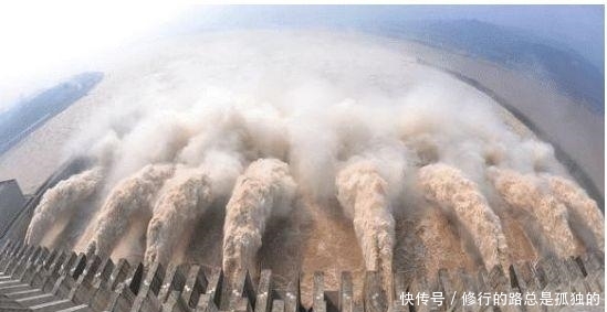 「基建工程」千亿造的三峡大坝,一天能挣回多少成本?网友:这辈子都不敢想
