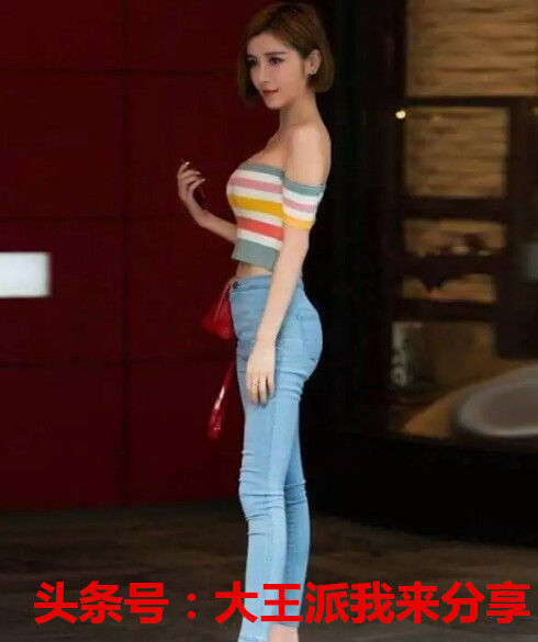 街拍小腰精美女:牛仔裤热裤勾画好身材曲线，美女展示纤细小蛮腰