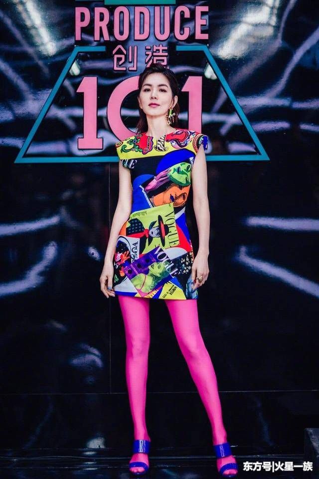 陈嘉桦还真胆大，紫色打底裤穿得好抢眼，网友:用力过猛了吧?