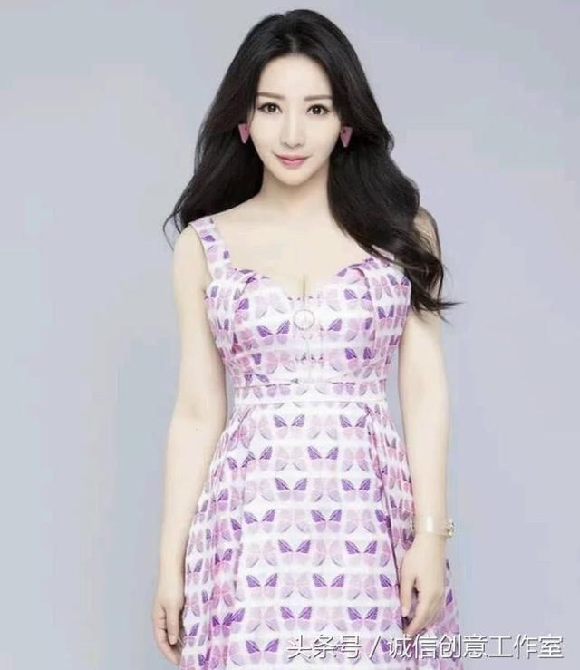 柳岩越来越有韵味了，吊带裙优雅中透着性感，网友：美都被你占完