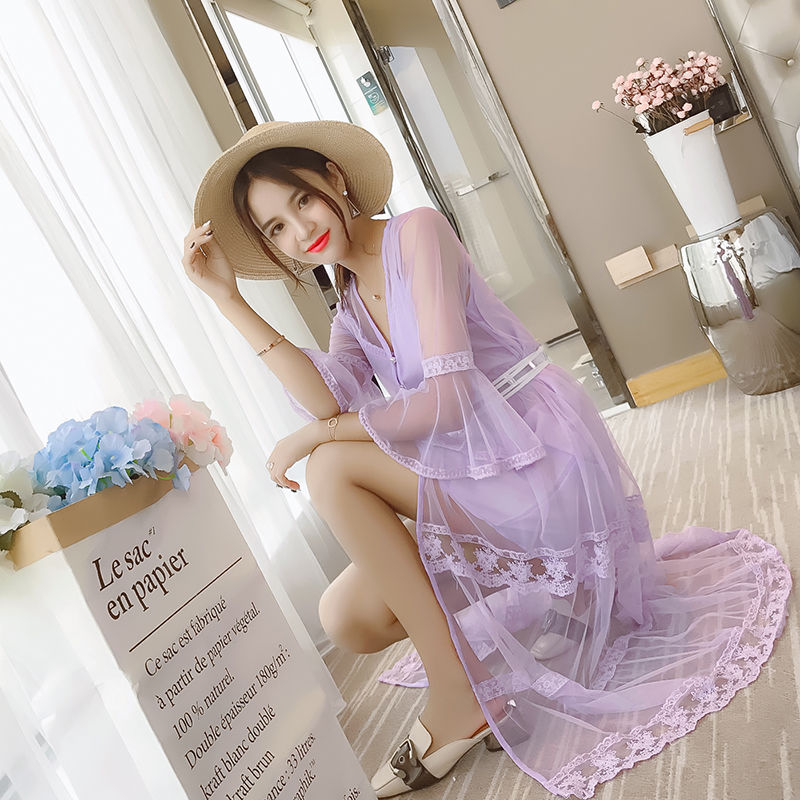 心心念念的吊带裙终穿上身了，上身清丽大方，完美勾勒身体曲线美