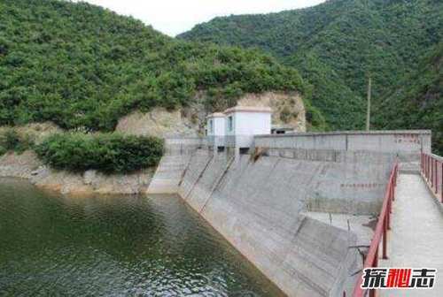 重庆神秘天书之谜，特殊符号暗藏大秘密(疑似外星人雕刻)