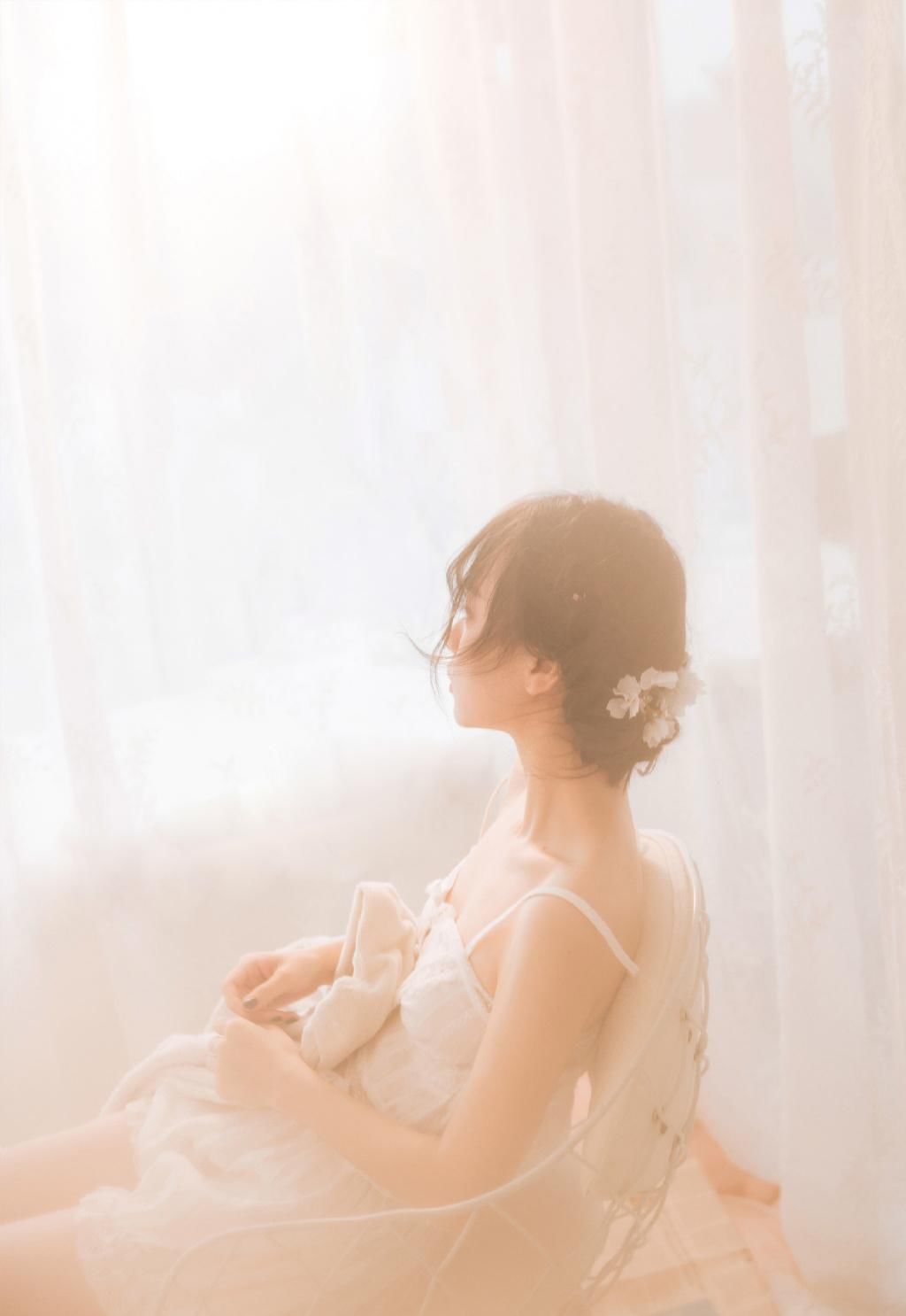 性感蕾丝美女美胸长腿诱惑写真