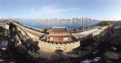 古城襄阳，围绕郭靖、黄蓉的雕像何处落地仍存在争议—— 怎样让