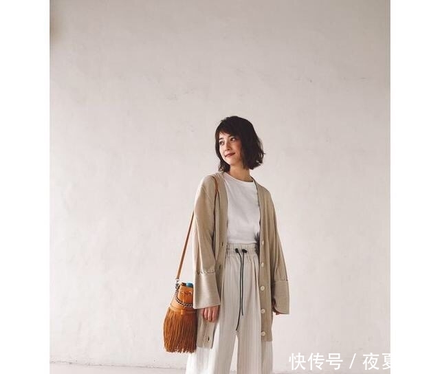 #小姐姐#初春里必不可少色系,高级感满满的大地色,简约却不失质感