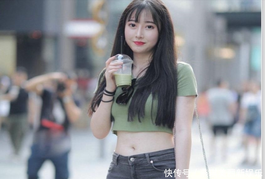  【搭配】小姐姐甜美可爱的长相，还有灵动的眼睛！