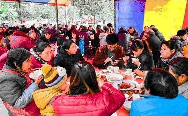  「酒席」以前是为了吃大餐，现在是为了去送钱，农村3种酒席，不