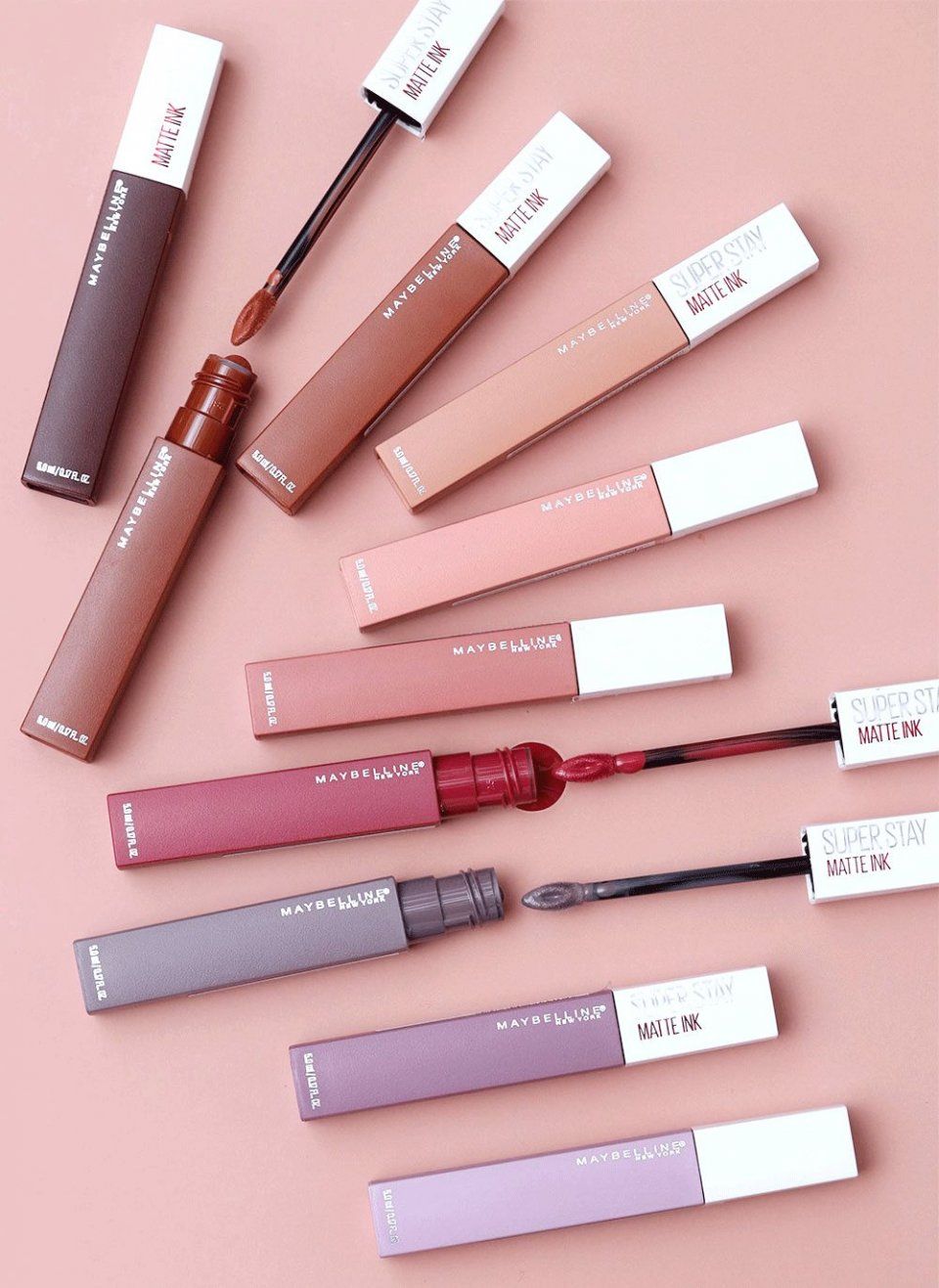 为了试出吃火锅都不掉色的唇膏,我们真的吃了顿火锅!