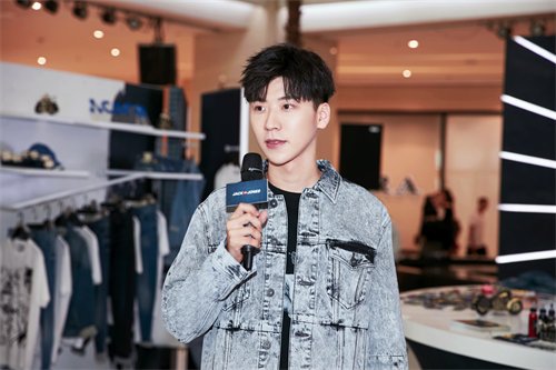 JACK &amp; JONES打造牛仔定制馆，王博文空降担任“首席体验官”