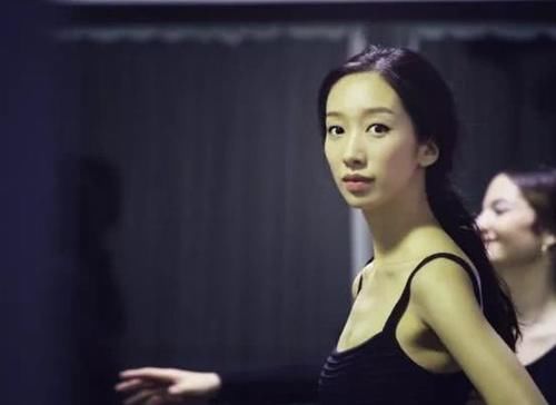  #知名演员#知名演员被当“偷车贼”？和老婆在网上认识，女儿哭嚎俩人都不管