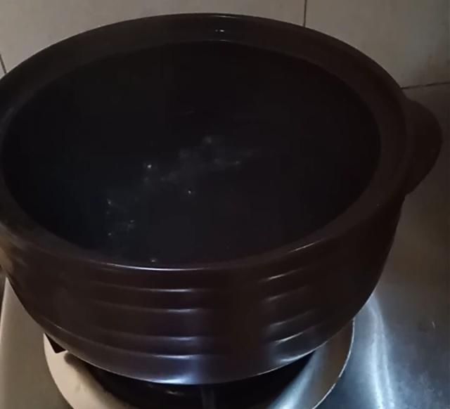  白皙：熬一碗桃花粥，喝了皮肤白皙有光泽度，美容护肤又美容养颜