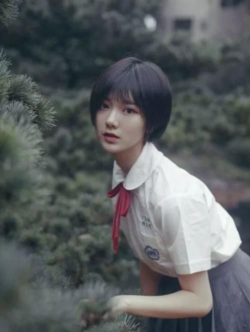 【女生】这5种脸型特征的女生，剪短发比剪长发好看，别再踩雷了