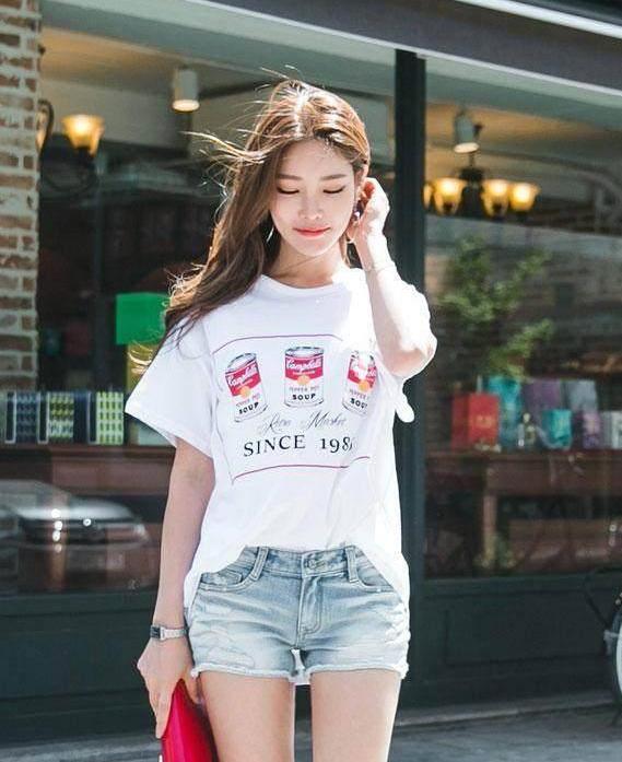 紧身裤展现优雅身材,妹子细腻不失女人味,婀娜魅力