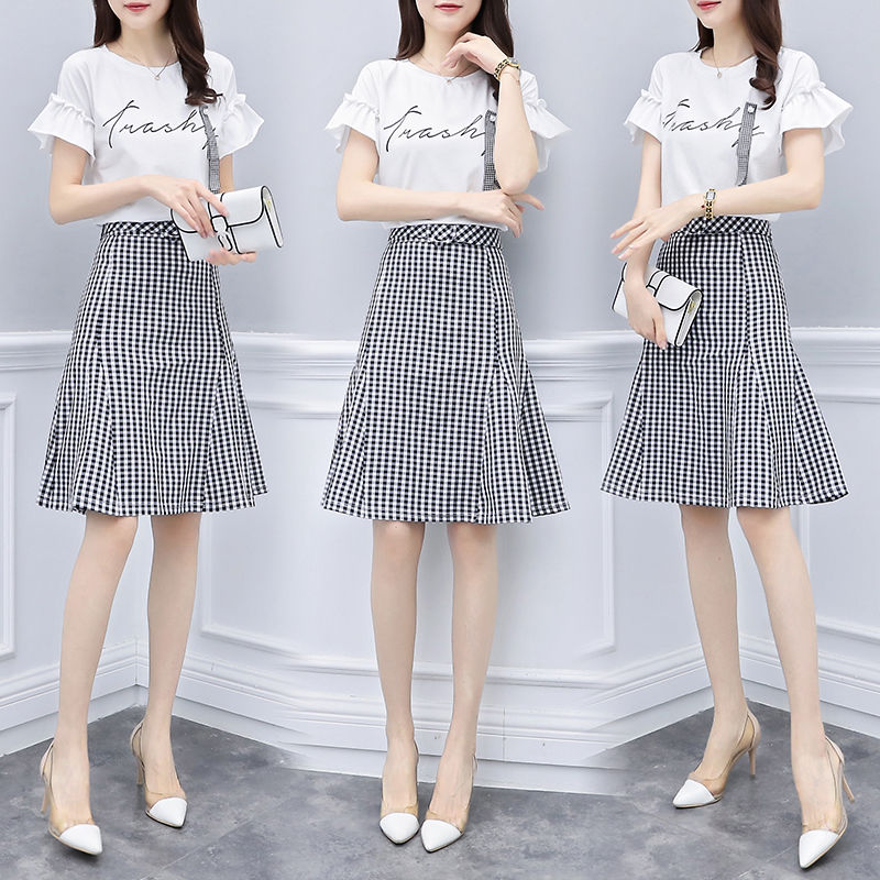 现在的女子真会打扮，包臀裙+颜值包，妖娆性感，好看方便