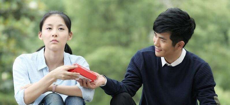 知识■十个冷知识:这个人和他的抱枕结婚了!