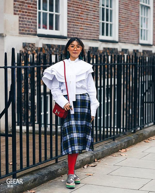 让时尚达人教你把格子裙怎样穿出经典时髦感!
