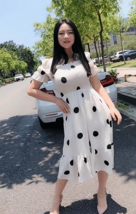  美女|时尚素雅美女小姐姐，去哪都是焦点，随意穿搭都不会觉得俗气！