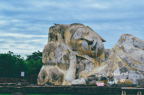 世界上最大一尊卧佛，头下枕着8层楼，近看还有些诡异的感觉