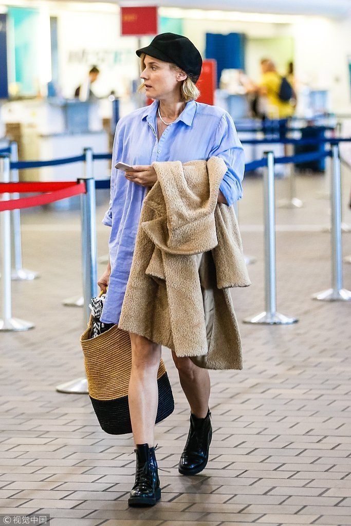 黛安克鲁格怀孕后首次被拍孕肚明显 素颜玩下衣失踪美腿细长