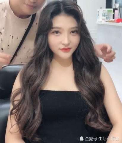 圆脸小姐姐剪头发遭拒绝，理发师却很得意，变美后的小姐姐非常感