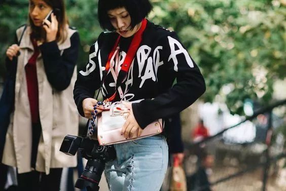 2018秋冬5大流行趋势抢先看，下半年就该这样穿!!