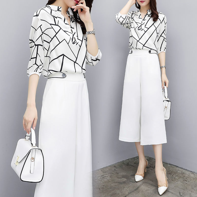 有肚子三四十岁女人尽量别少裙子，瞧瞧刚上新的套装裤，遮肚白嫩