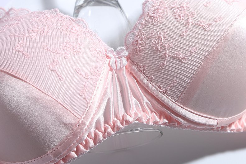 万万没想到，现在办公室里的女人都爱穿这“欧美文胸”，实在太美