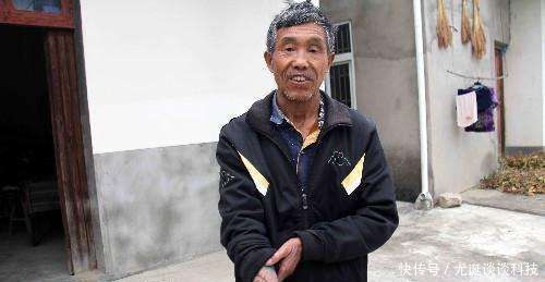  「喂养」农村大叔听信致富经，养淡水虾王，一斤40元，却亏了20