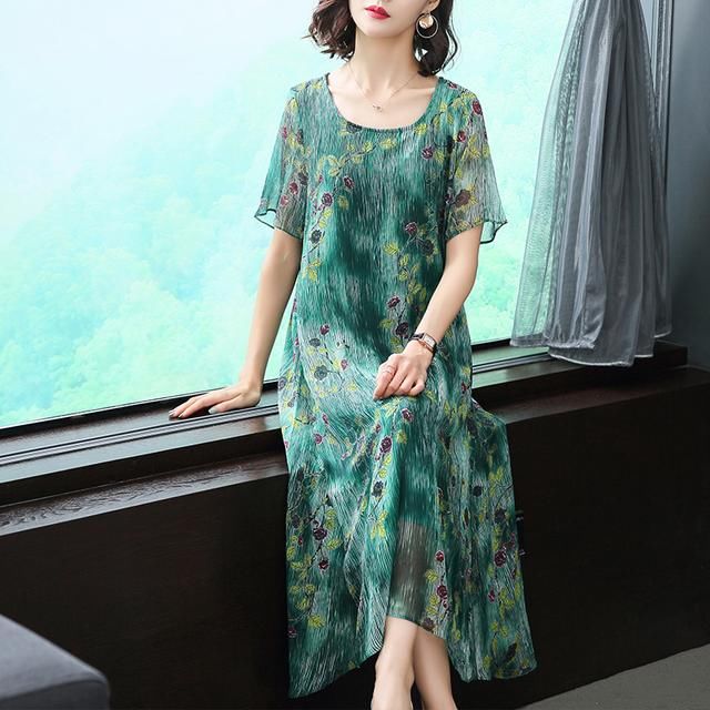 真心美！新上的这款真丝连衣裙，70后女人穿超好看超嫩美