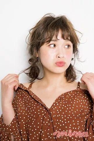 景甜、林允……女星的编发这么好看 因为她们都懂得留出碎发