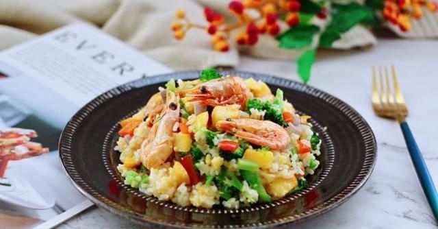  「口感」豪华版的炒饭，剩米饭加厨房边角料，营养口感都翻倍