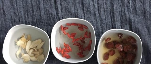  【银耳多糖】煮出完美银耳羹的3个窍门，银耳香糯可口，女人常喝嫩肤又润肺